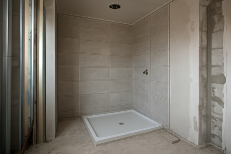 intérieur de douche en préparation sur chantier